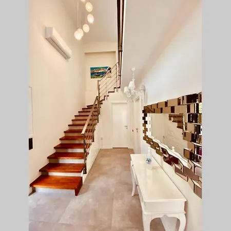 Kusadasi'nda Havuzlu Lüx Miray B2 Villa
