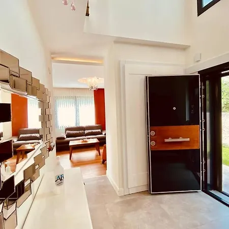 Villa Kusadasi'nda Havuzlu Lüx Miray B2