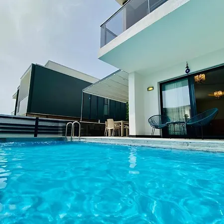 Kusadasi'nda Havuzlu Lüx Miray B2