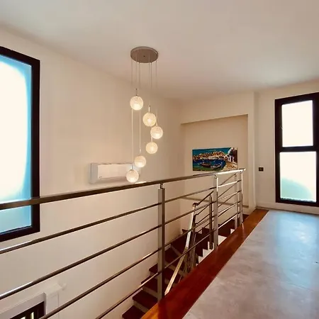 Kusadasi'nda Havuzlu Lüx Miray B2 Villa *
