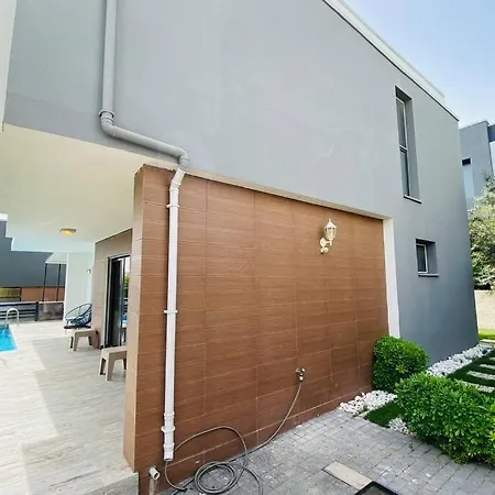 Kusadasi'nda Havuzlu Lüx Miray B2 Villa Kusadasi