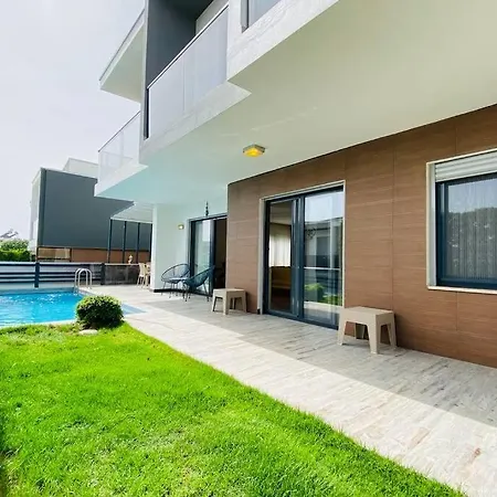 Kusadasi'nda Havuzlu Lux Miray B2 Villa Kusadasi