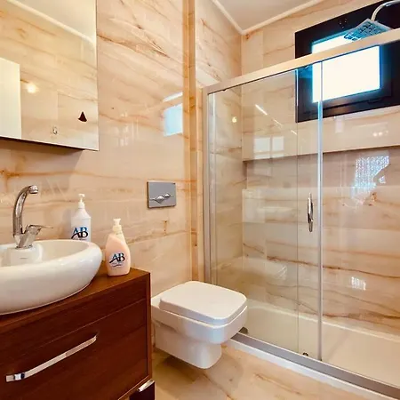 Kusadasi'nda Havuzlu Lüx Miray B2 Villa